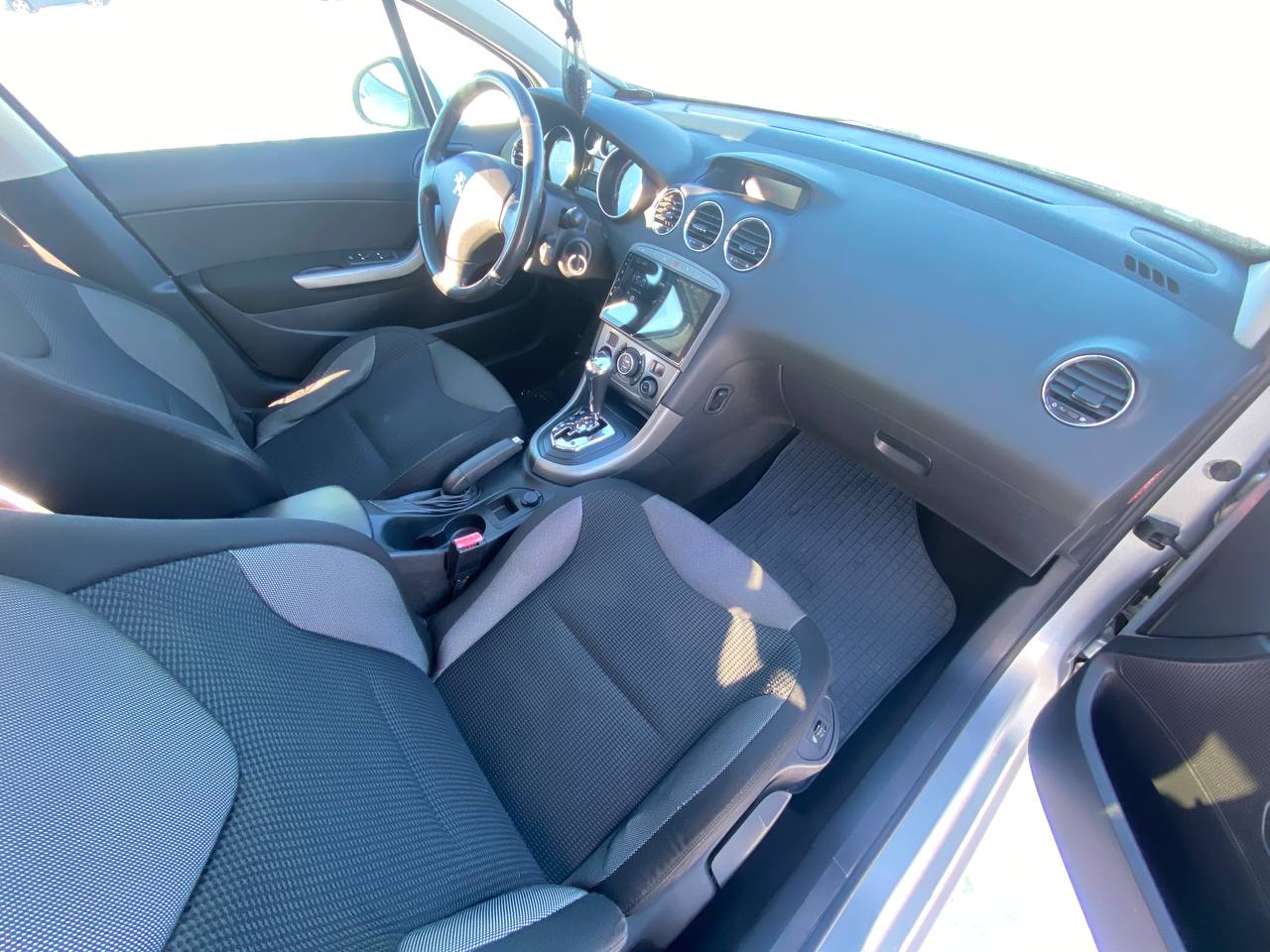 Peugeot 308 1.6i 2011 - Зображення 18