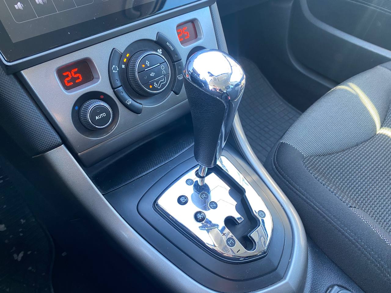 Peugeot 308 1.6i 2011 - Зображення 17