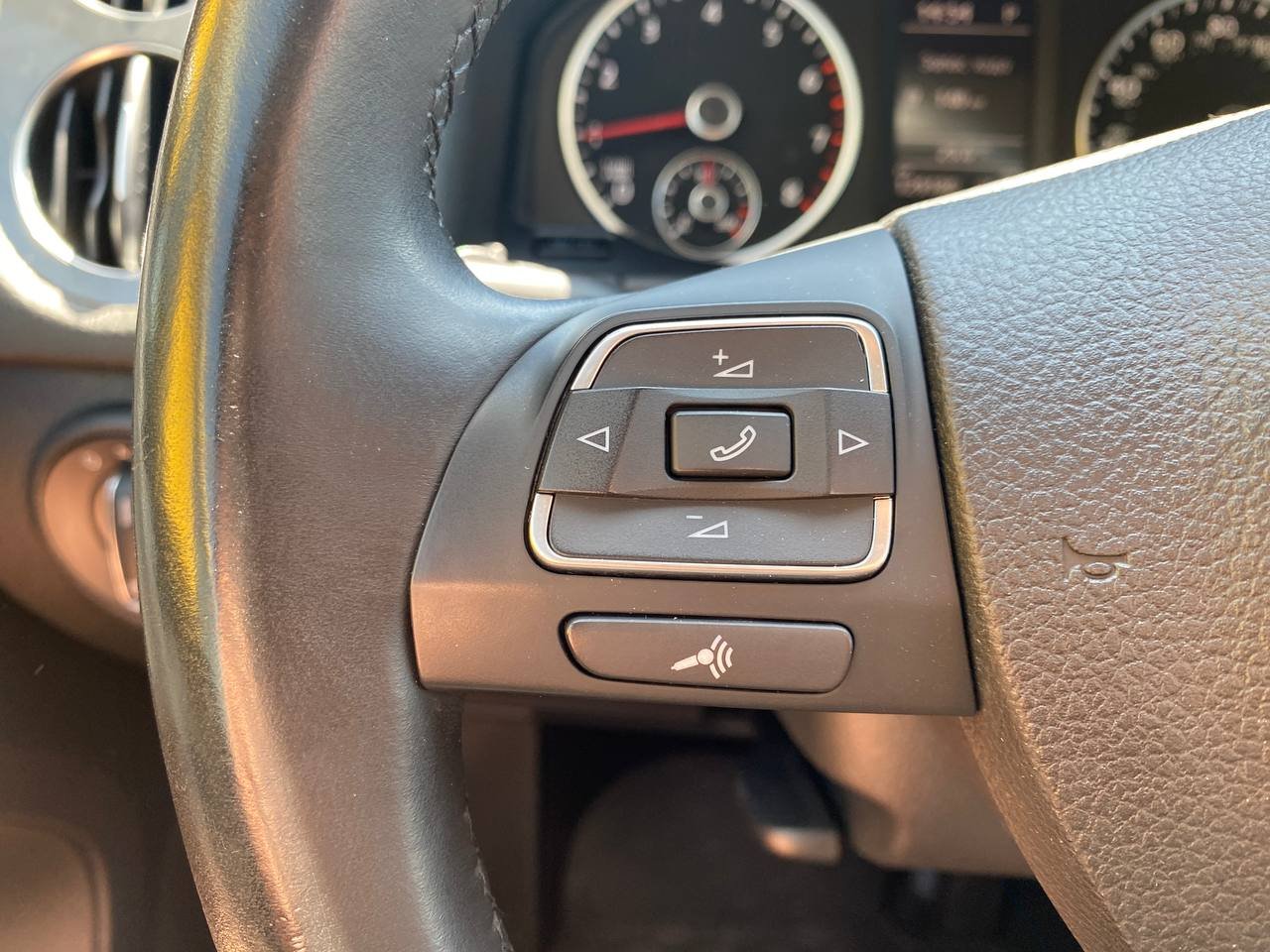 Volkswagen Tiguan 2.0t 2015 - Зображення 12