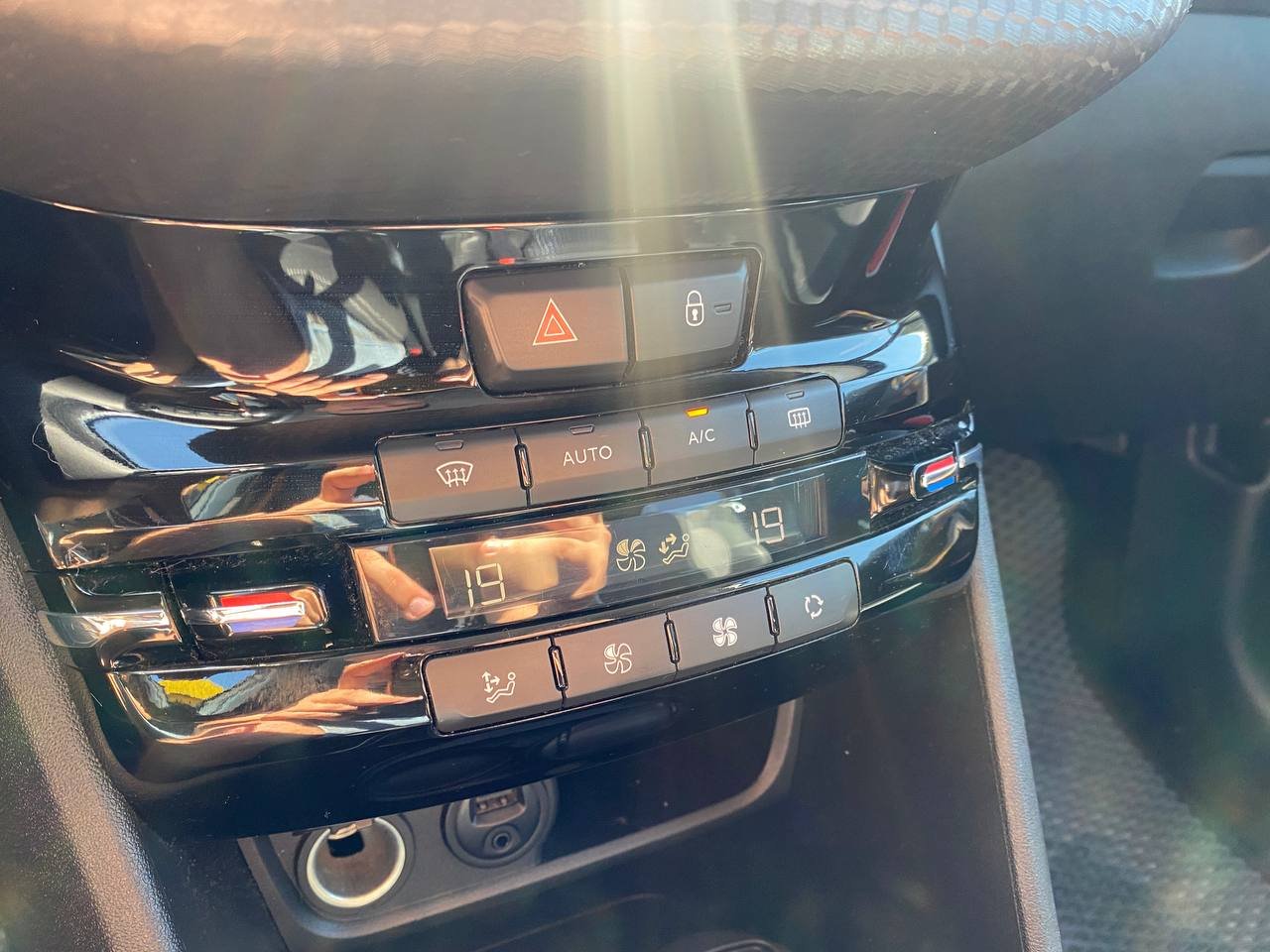 Peugeot 2008 1.5d 2018 - Зображення 18
